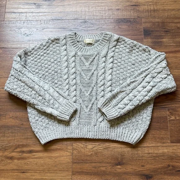 Altar’d State Women’s Gray Chunky Cable Knit Long Sleeve Sweater Size Medium - Picture 2 of 9